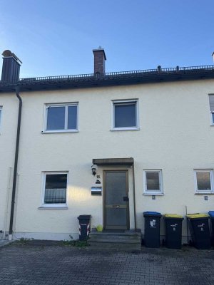 Privatverkauf: Sonniges Reihenmittelhaus im Nibelungenviertel in Neusäß