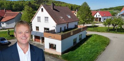 Platz für Ideen: Renovierungsbedürftiges Zweifamilienhaus mit Perspektive