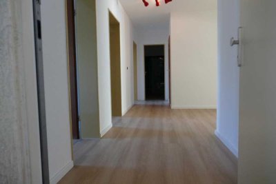 Hell und geräumig! 4,5 Zimmerwohnung sofort bezugsfrei