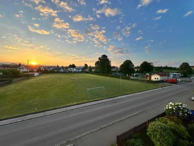 Hochwertig sanierte Dachgeschosswohnung mit Gartenanteil, Stellplatz und PV-Anlage