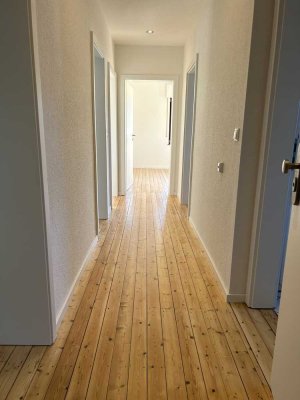 Schöne und sanierte 4 Zimmer Wohnung mit Einbauküche und Balkon in Cochem-Cond