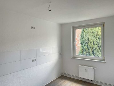 Mieter willkommen! Frisch sanierte 2-Zimmer-Wohnung mit Balkon
