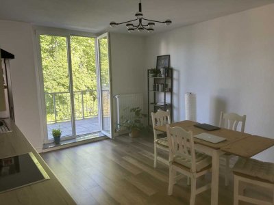 Wohnung mit drei Zimmern sowie Balkon und Einbauküche in Witten