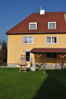 Gemütliche Dreizimmerwohnung im Dachgeschoß - provisionsfrei mit Privatgarten - ab August