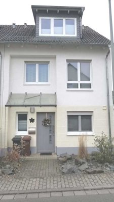 Attraktives 4-Zimmer-Reihenendhaus mit EBK in Liederbach am Taunus