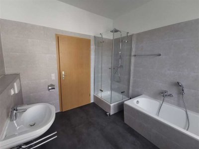 ***Vermietete 2 Zimmer mit Balkon, neuer EBK inkl. Spülmaschine, Bad mit Wanne und Dusche !***