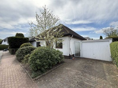 Großzügiges Ein- bis Zweifamilienhaus mit Garten, Garage, Keller,  Billardzimmer mit Bar.