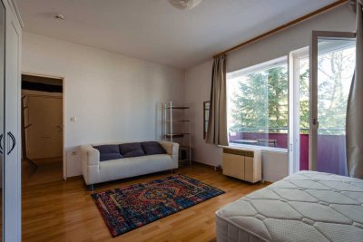 Helle, bezugsfreie Wohnung mit Balkon – möbliert und sofort bezugsfertig.