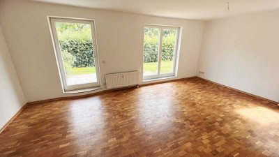 Idylle am Stadtrand! Balkon, Stellplatz, Tageslichtbad mit Badewanne und Blick ins Grüne!