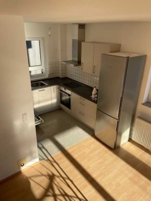 Sonnige 3-Zimmer Wohnung mit Terrasse über 3 Etagen