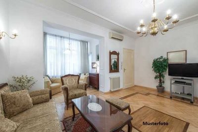2-Zimmer-Altbau-Wohnung mit Loggia