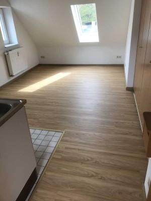 Exklusive 1-Zimmer-Wohnung mit Dachbalkon in Ebhausen