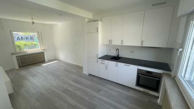 Bungalow-Haus mit EBK und großzügigem Garten in Poll/Deutz