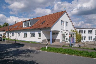 MFH in Schallershof: 3 Wohnungen, 1 Gewerbeeinheit & 11 Stellplätze – zentral gelegen