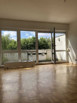 Frisch renovierte 3 Zimmer Whg mit  Balkon & Grünblick