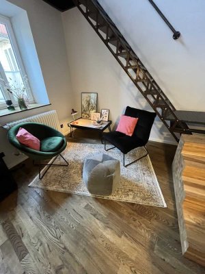 Ausgefallene, möblierte Single-City-Maisonette mit großer Terrasse