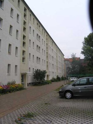 Provisionsfreie sonnige 3-Zimmer-Wohnung mit Balkon, EBK & PKW-Stellpatz vor der Haustür