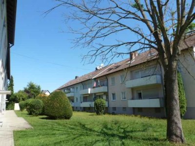 Solide, gepflegte 3-Zi-Wohnung mit Westbalkon, Einbauküche, Stellplatz