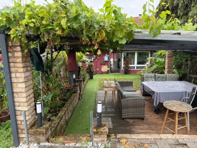 Schönes Einfamilienhaus mit großzügigem Garten und Nebengebäude in guter Lage von Ketsch