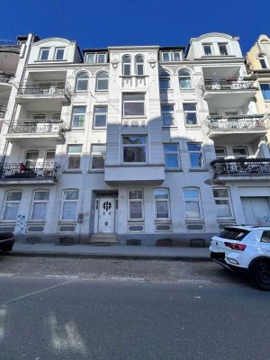 Charmante 2-Zimmer-Altbauwohnung mit Duschbad und Küchenzeile – Nachmieter zum 01.07.2026 gesucht.