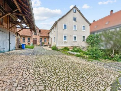 Charmantes, denkmalgeschütztes Wohnhaus mit Saal und Scheune in Gudensberg