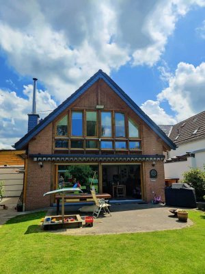 Gepflegtes (möbeliertes) Einfamilienhaus mit Einbauküche und großem Garten
