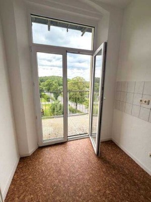 **frisch sanierte 4 Zimmer Wohnung im 2. OG mit Dusche* zentrumsnah** Bezugsfertig zu 01.08.2026 !!