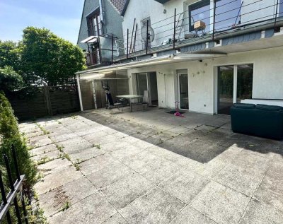 Helle Wohnung mit großer Terrasse und Traumgarten