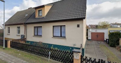 Doppelhaushälfte mit Gestaltungspotenzial in ruhiger Lage