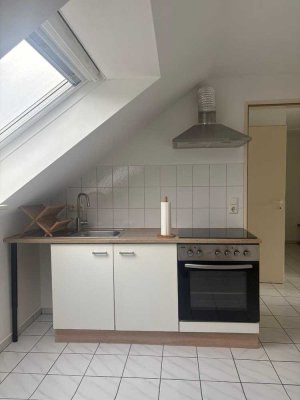 Gepflegte 1-Zimmer Dachgeschoss Appartement mit Küche in Augsburg Oberhausen