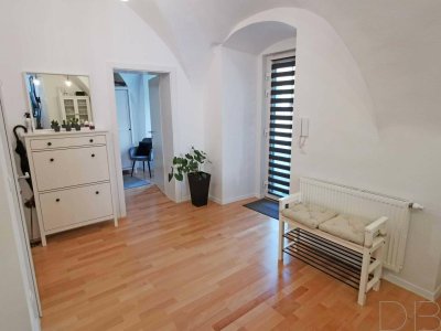 ANLEGER AUFGEPASST! Top sanierte, vermietete Wohnung mit Loggia zu verkaufen! Kurzzeit Vermietungen möglich!