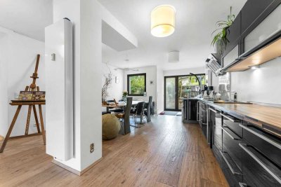 Gehobene Ausstattung und barrierearm: Großzügige 4-Zimmer-Wohnung mit Garten in Bestlage von Refrath