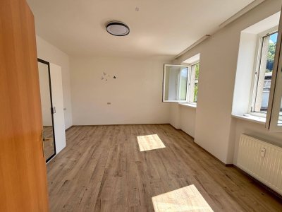 Helle 1-Zimmer-Wohnung mit Parkplatz in zentraler Lage zu vergeben!