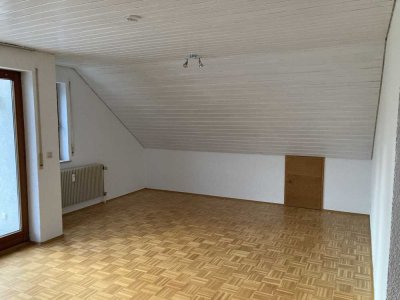 Helle 3,5-Zimmer Dachgeschosswohnung mit Balkon in Rielasingen-Worblingen