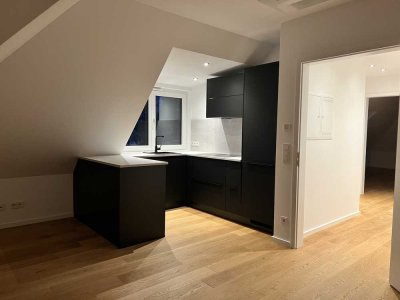 Moderne 2,5-Zimmer DG Wohnung mit EBK und Klimaanlage in München Trudering