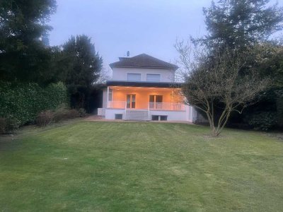 "Stadtvilla"-Feeling in Dinslaken-Stadtmitte – Einfamilienhaus mit traumhaftem Garten und Terrasse