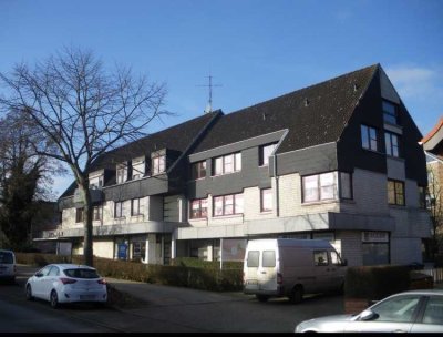 Stilvolle, vollständig renovierte 2-Zimmer-Wohnung mit Balkon und EBK in Lübeck