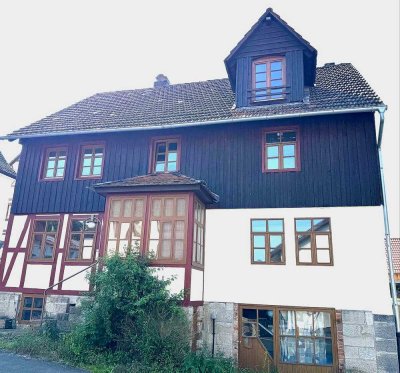 !PROVISIONSFREI! Malerisch & saniert: Fachwerkhaus in Staufenberg-Spiekershausen (8–9 Zi / 253 m²) n