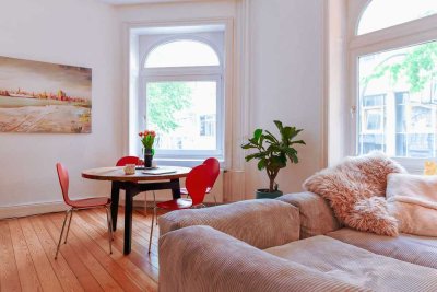 Tür auf. Hamburg an. Stilvolle Altbauwohnung im Herzen vom Hamburg-Neustadt