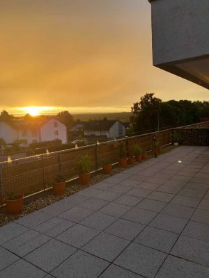 Penthouse, vollständig renovierte 3-Zimmer-Wohnung mit Terrasse