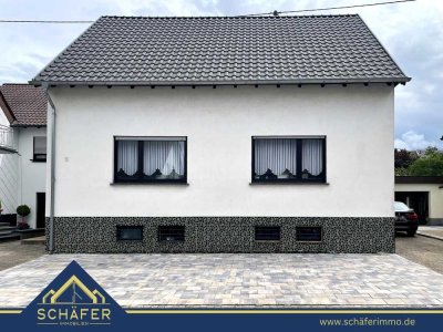 Freistehendes und saniertes Zweifamilienhaus mit Garten und Garage in Ensdorf zu verkaufen
