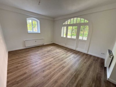 Modern, frisch hergerichtet: gemütliche, helle 1-Raum-Souterrainwohnung mit EBK - Stellplatz möglich