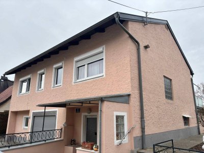 TOPLAGE PARSCH: Gepflegtes Einfamilienhaus mit Büro, Werkstatt, Garagen und kleinem Garten