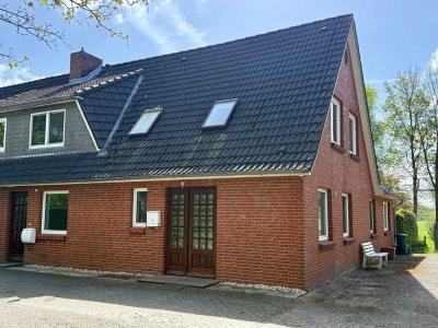 Großzügige 4-Zimmer-Dachgeschosswohnung in Husum zur Miete