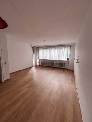 Lichtdurchflutete, frisch sanierte 2 Zimmerwohnung