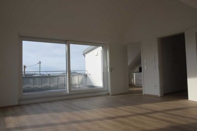 exclusive 4 Zimmer DG Wohnung  mit EBK  Dachterasse und Carport