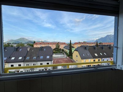 3-Zimmer-Wohnung mit Aussicht, saniert inkl. oberirdischer Einzelgarage Loggia und Balkon.