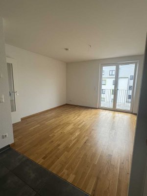 +++Lichtdurchflutete 2-Zimmer Whg. mit EBK und Balkon+++