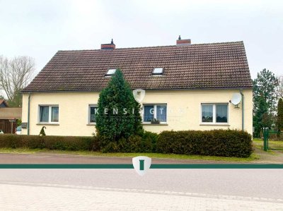 Schönes Doppelhaus mit großem Grundstück und viel Nebengelass in ruhiger und idyllischer Lage!