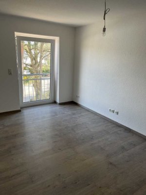 Gemütliche 2,5 Zimmer Wohnung  2 OG  in Erlangen - Dechsendorf  Loheweg 2
